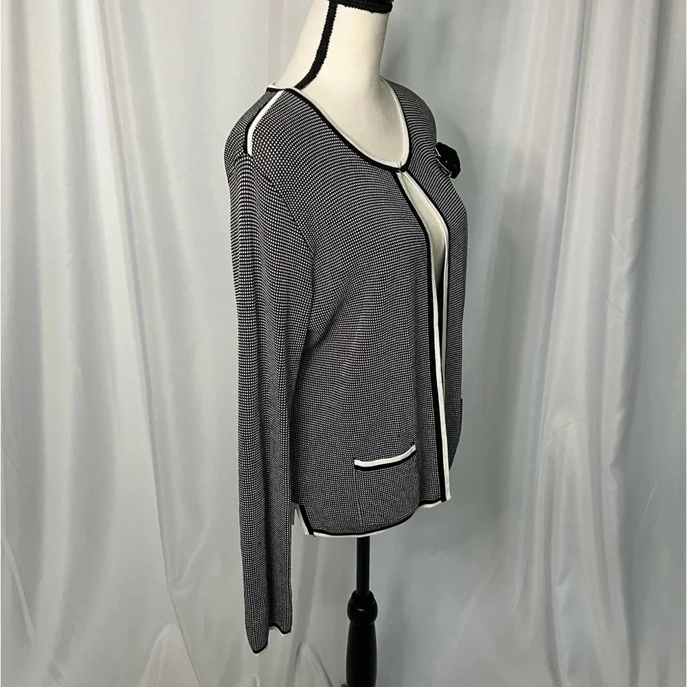 Grace Dane Lewis Black & White Hook and Eye Closure Cardigan with Flower Accent - Picture 5 of 11